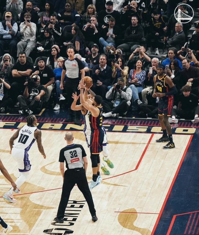 开云体育下载-4000记只是又一开始 剑指5533 库里划下神的门槛