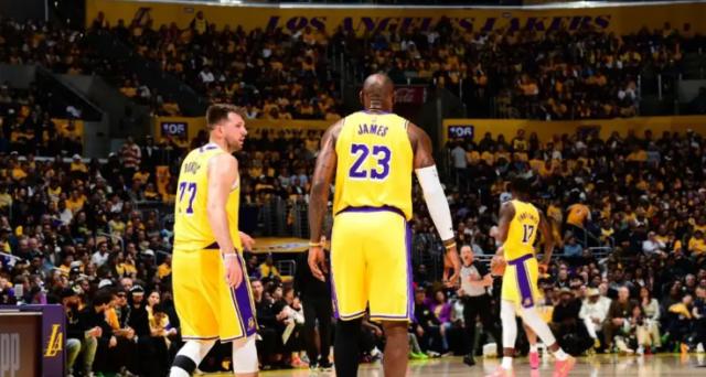 kaiyun-【观察】攻守兼备战无不胜 湖人总冠军不再是口号