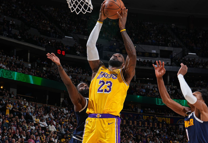 开云下载-詹姆斯200岁还能扣太离谱!本人回应朋友称赞:6个笑哭了表情|全明星|丹佛掘金队|nba|掘金|排名_新浪体育_新浪新闻