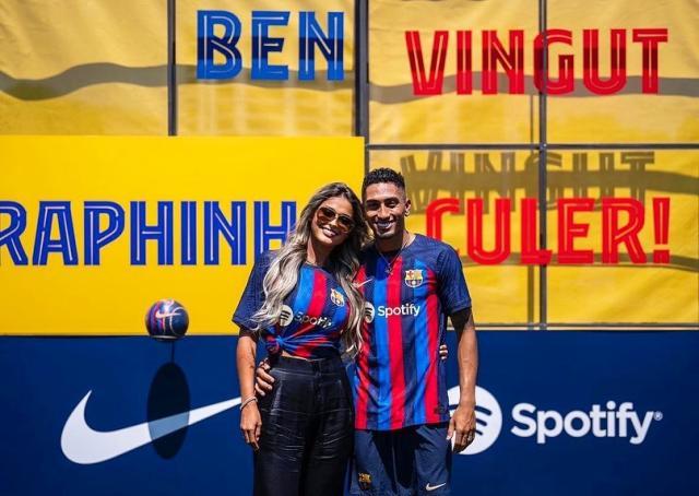 拉菲尼亚妻子23岁 今年2月结的婚 两人认识已十年