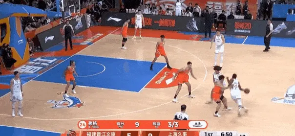 开云体育APP-拦不住!弗格开局手感火热连中4记三分,包办上海全部12分